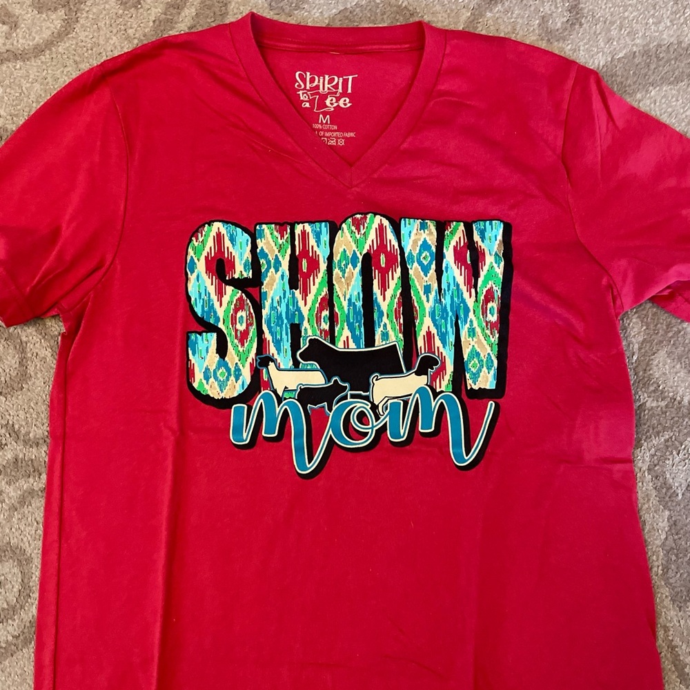 Spirit Red 'Show Mom' Graphic Short Sleeve Tee